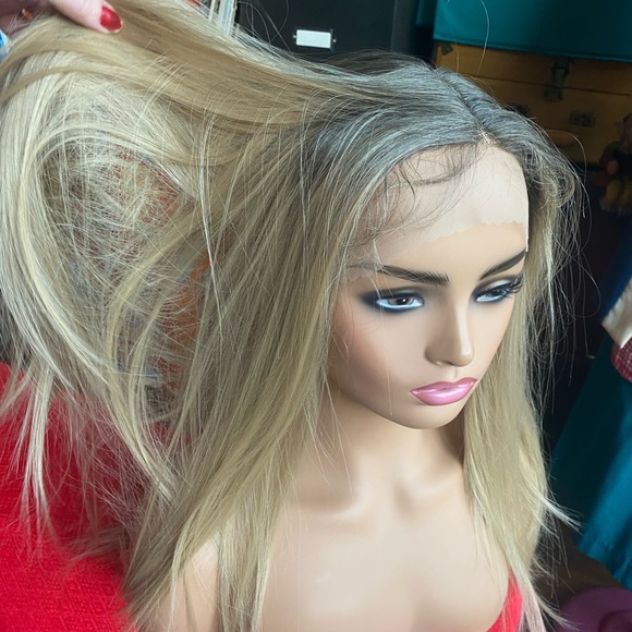 Lace front blonde wig with baby hair - Picture 2 of 12